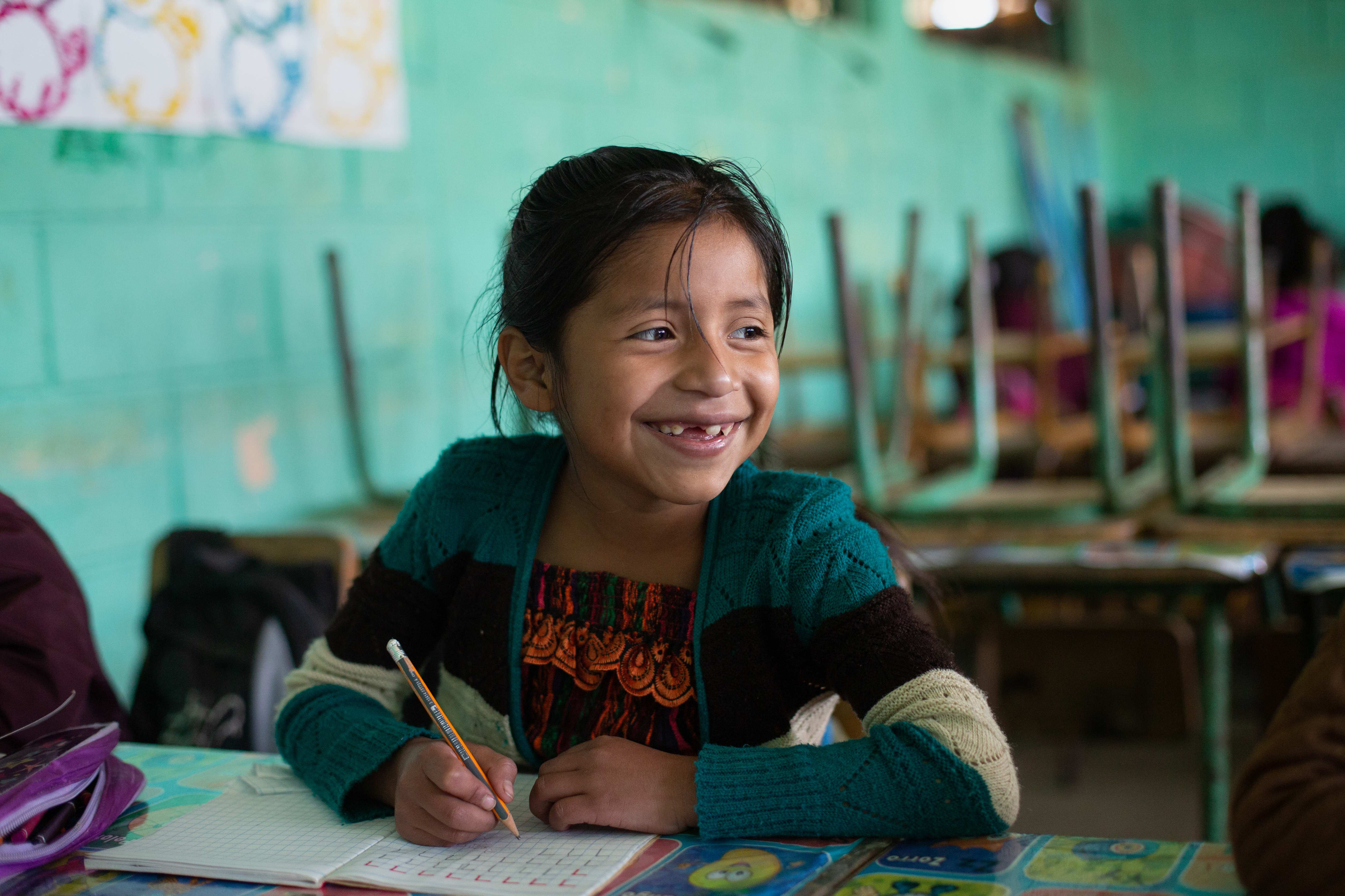 Ein Mädchen sitzt in der Schule in Guatemala. (Quelle: James Rodrigues) Ein Mädchen sitzt in der Schule in Guatemala. (Quelle: James Rodrigues)