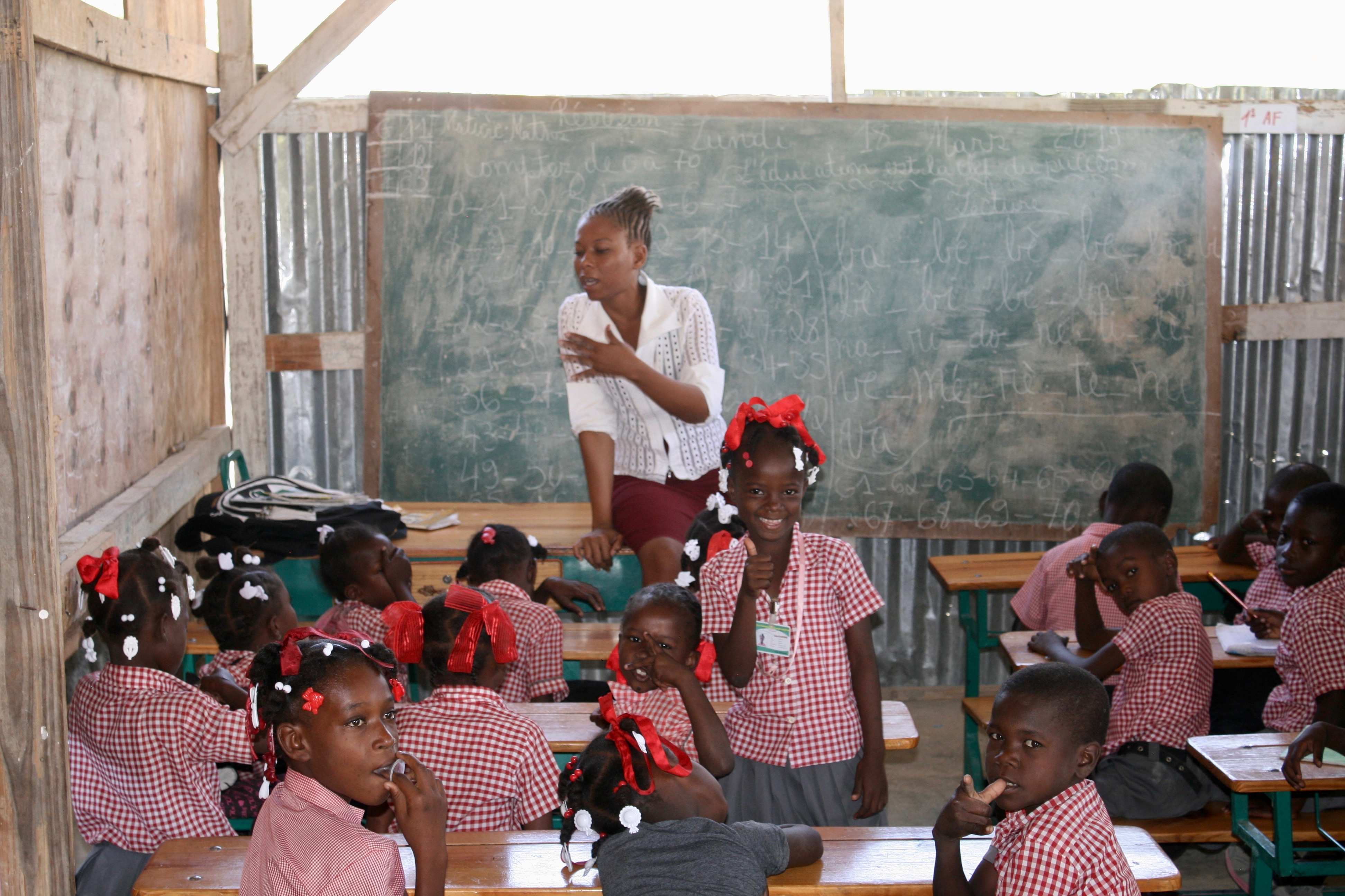 Schulklasse in Haiti (Foto: Jürgen Schübelin)