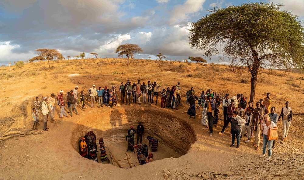 Äthiopien: Die Dorfbevölkerung wartet jetzt auf den ersehnten Regen, damit sich das Wasserloch füllt (Quelle: Jakob Studnar)