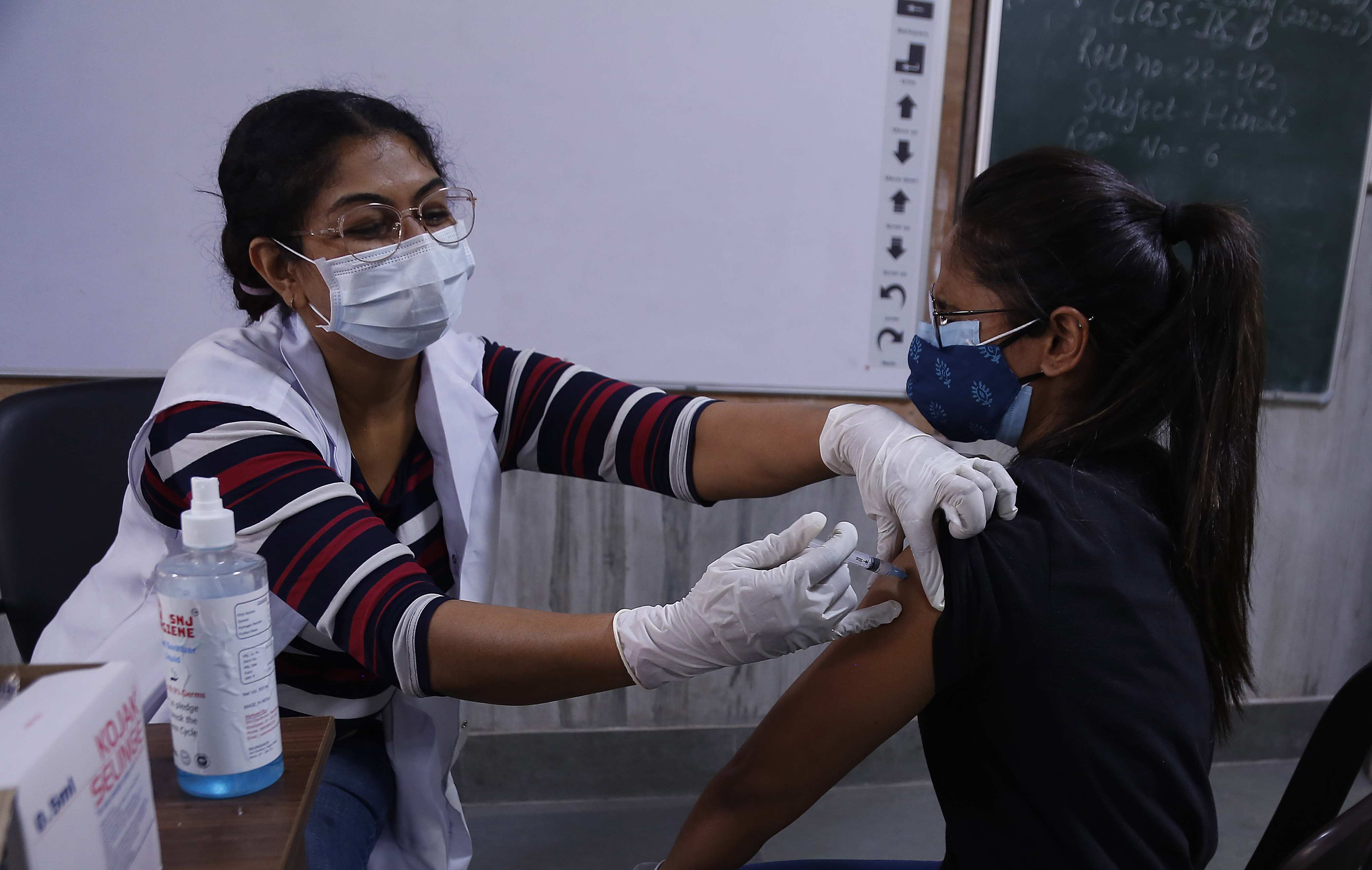 Corona-Schutz-Paket zur Bekämpfung der Pandemie (Foto: Kindernothilfe) Kinderrechteschulung