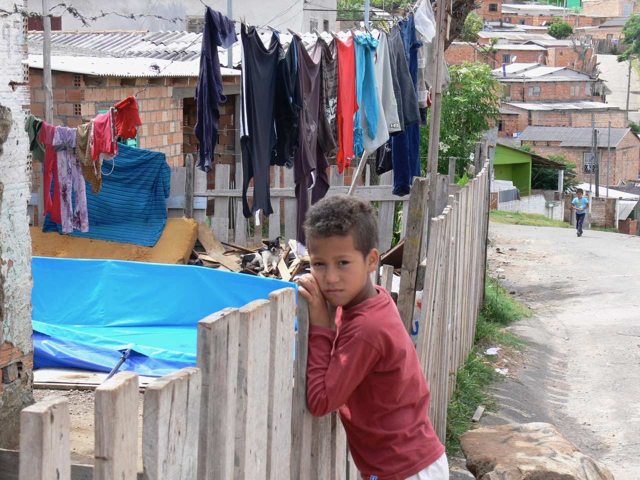 Bub in einem brasilianischen favela (Foto: Jürgen Schübelin)
