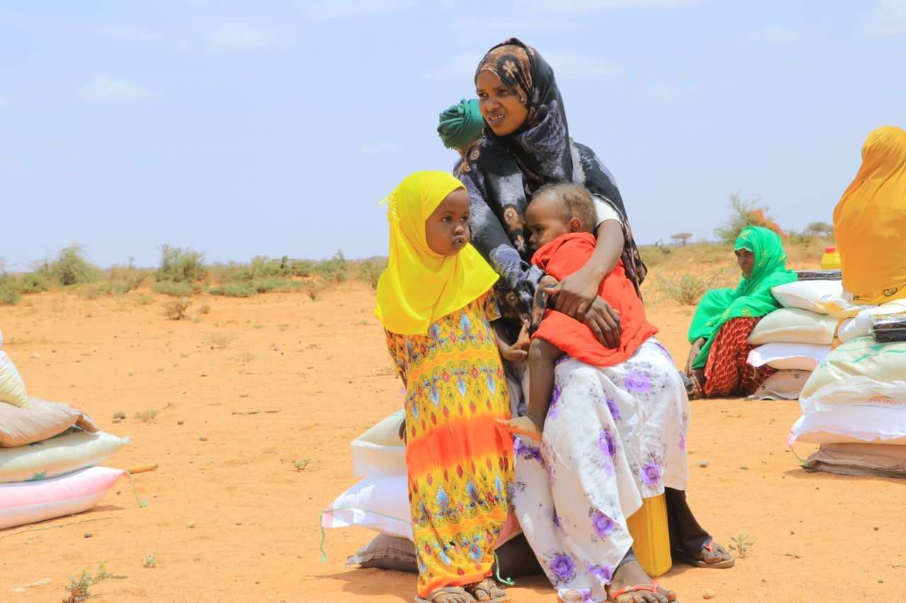 Lebensrettende Unterstützung für gefährdete und betroffene Gemeinschaften in den Regionen Togdheer und Sahil im Osten Somalilands

Hungerkrise und Dürre in Somaliland: Registrierung und Überprüfung der Begünstigten des Projekts Humanitäre Hilfe (69049) und Verteilung von Nahrungsmitteln in den Dörfern Unuunley, Durukhsi, Haji-salah, Cagaarey und Ceegaag.