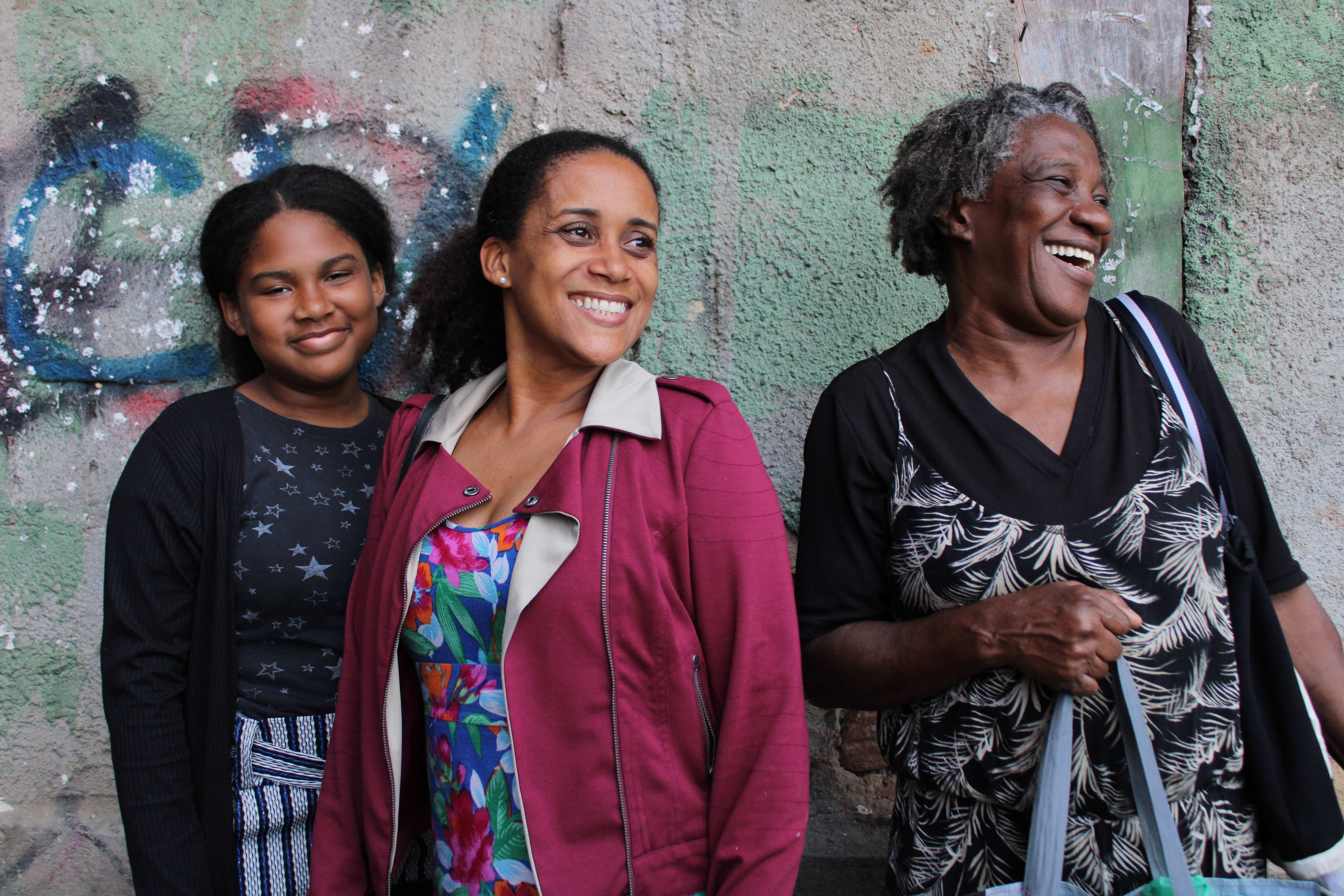 Hasa hat ihre Schwester, Mutter und Oma fotografiert (Quelle: Hasa/Promundo) Hasa hat ihre Schwester, Mutter und Oma fotografiert (Quelle: Hasa/Promundo)